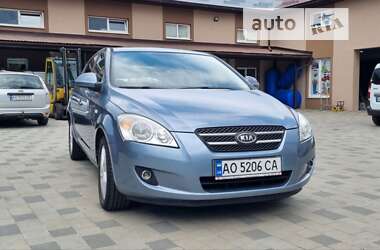 Хэтчбек Kia Ceed 2009 в Сваляве