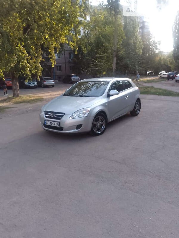 Хэтчбек Kia Ceed 2008 в Кривом Роге фото 10 Хэтчбек Kia Ceed 2008 в Кривом Роге