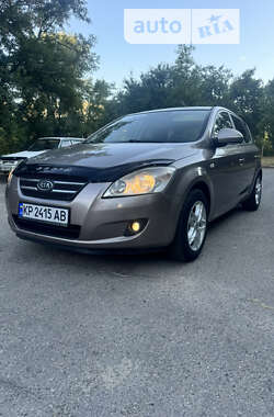 Хэтчбек Kia Ceed 2008 в Запорожье