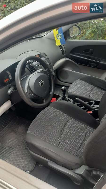 Хэтчбек Kia Ceed 2007 в Черняхове фото 6 Хэтчбек Kia Ceed 2007 в Черняхове