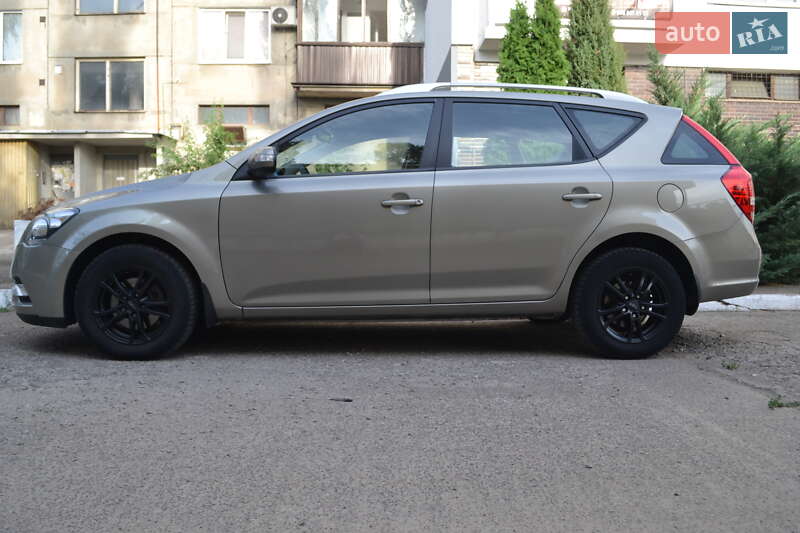 Універсал Kia Ceed 2010 в Долинській