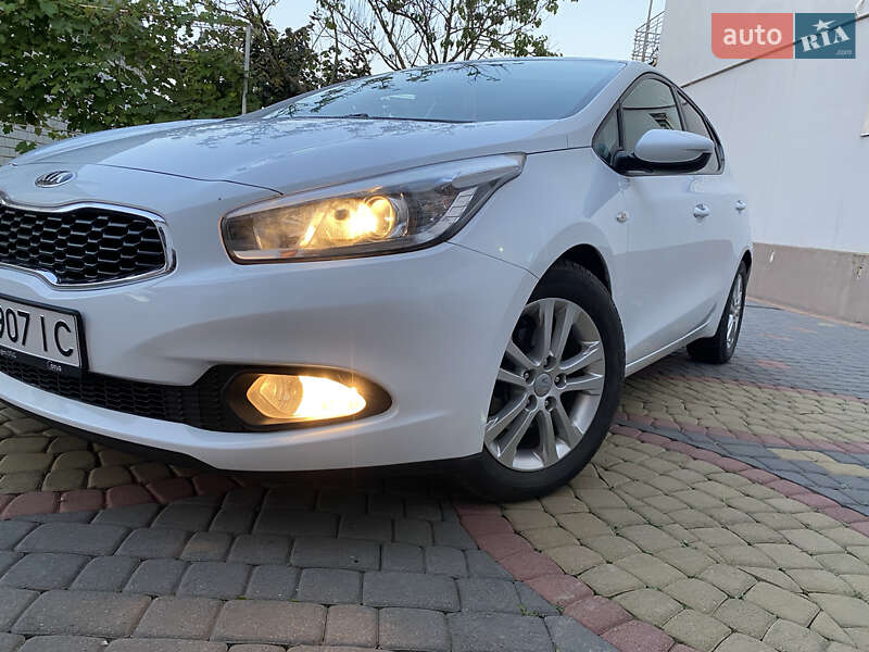 Хэтчбек Kia Ceed 2012 в Старом Самборе