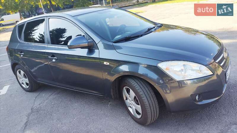 Хэтчбек Kia Ceed 2007 в Ровно