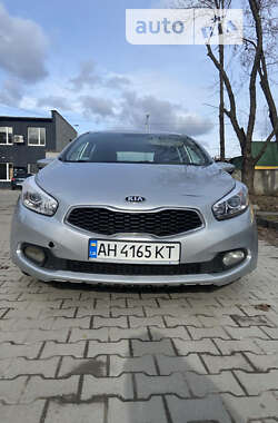 Хетчбек Kia Ceed 2012 в Ужгороді