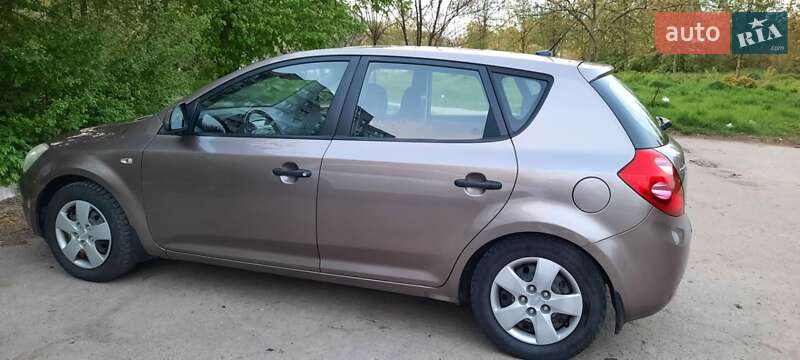 Хэтчбек Kia Ceed 2008 в Виннице
