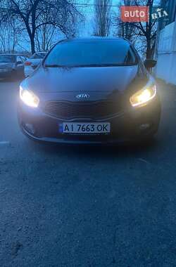 Хэтчбек Kia Ceed 2012 в 
