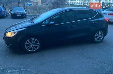 Хэтчбек Kia Ceed 2012 в 