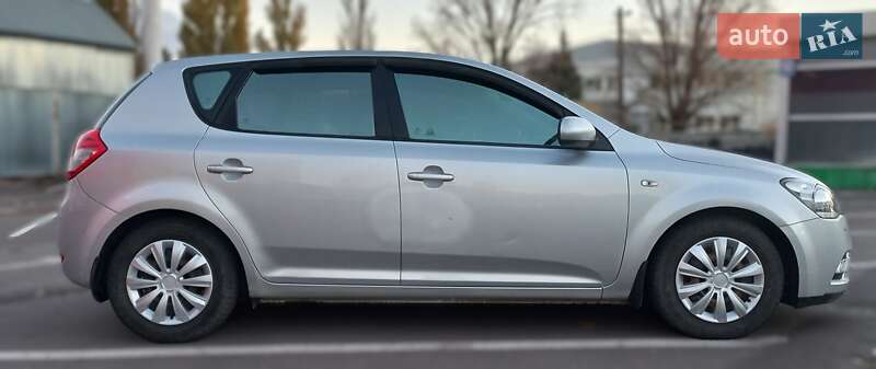 Хэтчбек Kia Ceed 2009 в Одессе