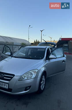 Хэтчбек Kia Ceed 2007 в 