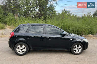 Хетчбек Kia Ceed 2008 в 