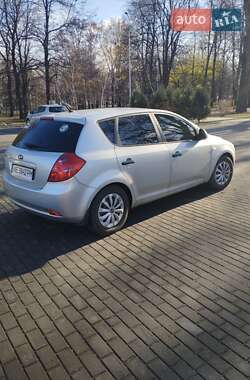 Хэтчбек Kia Ceed 2008 в Каменском