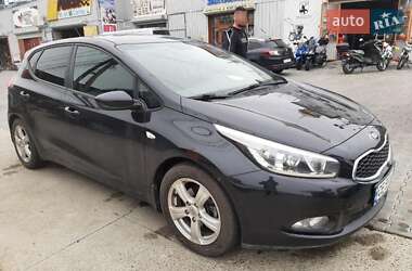 Хэтчбек Kia Ceed 2015 в Черновцах