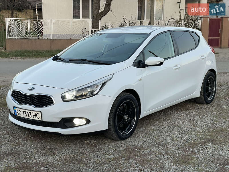 Хэтчбек Kia Ceed 2014 в Виноградове