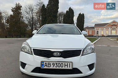 Хэтчбек Kia Ceed 2011 в 
