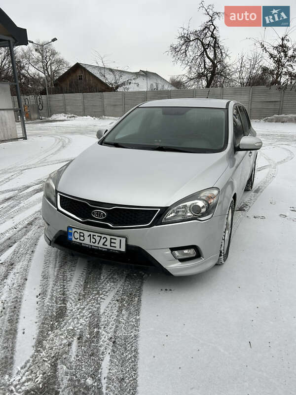 Хэтчбек Kia Ceed 2010 в Чернигове