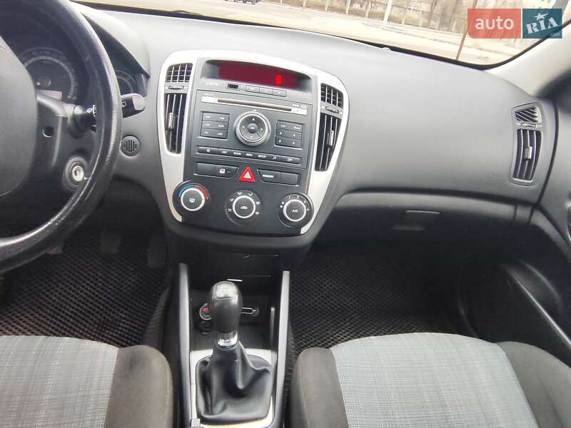 Універсал Kia Ceed 2010 в Кривому Розі
