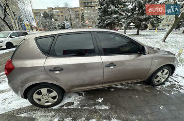 Хетчбек Kia Ceed 2007 в Ужгороді