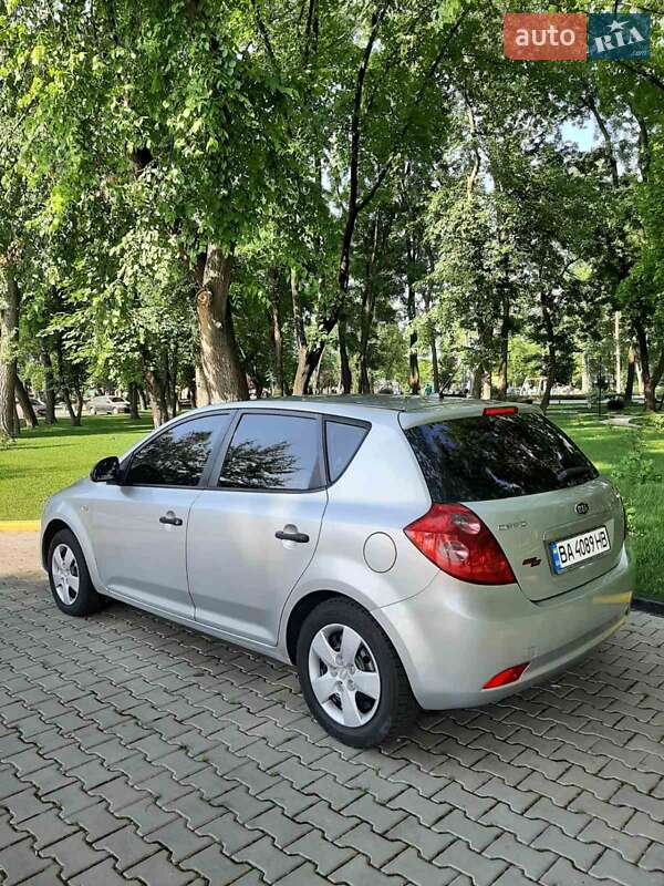Хэтчбек Kia Ceed 2006 в Александрие