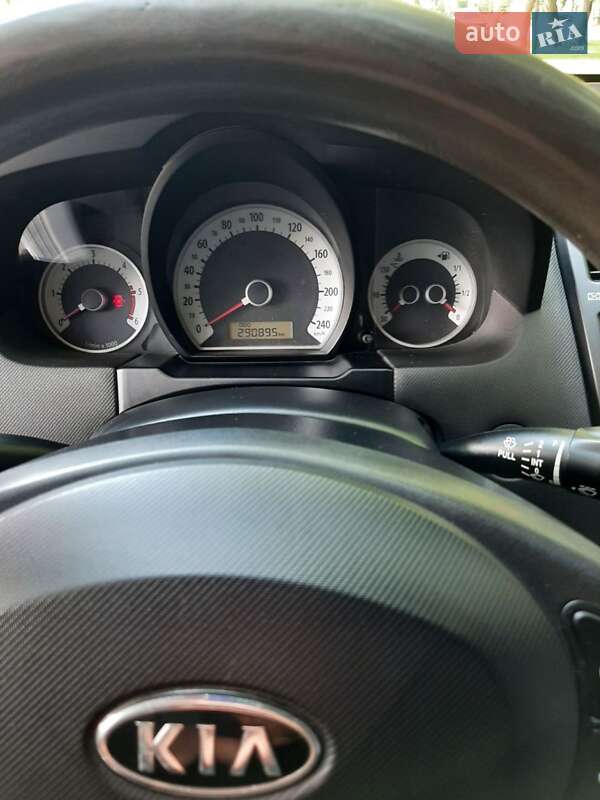Хэтчбек Kia Ceed 2006 в Александрие