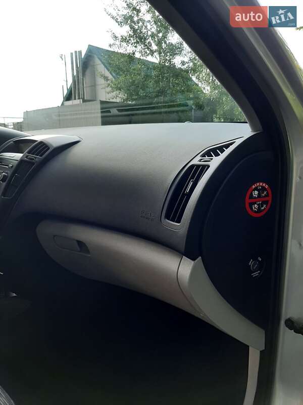 Хэтчбек Kia Ceed 2006 в Александрие