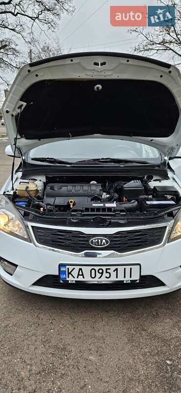 Універсал Kia Ceed 2011 в Ромнах