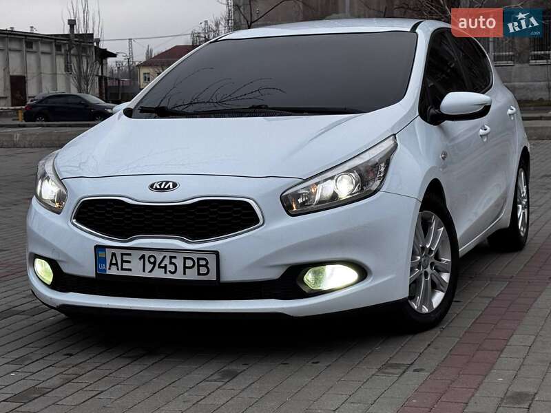 Хетчбек Kia Ceed 2014 в Дніпрі