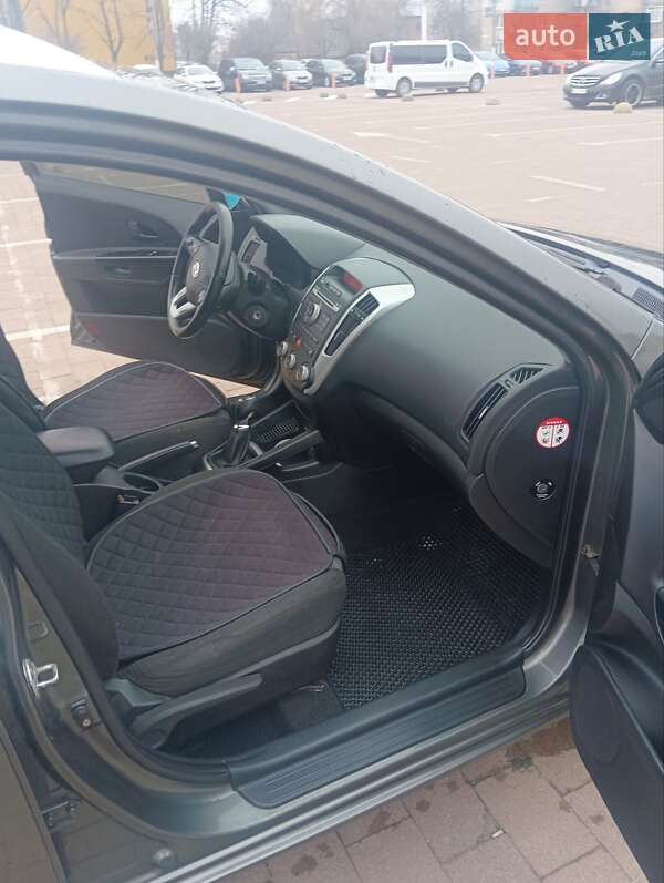 Универсал Kia Ceed 2011 в Житомире