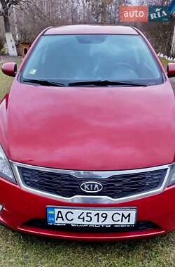 Хэтчбек Kia Ceed 2010 в 