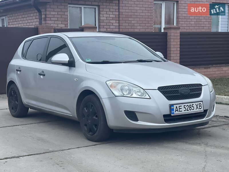 Хэтчбек Kia Ceed 2007 в Днепре