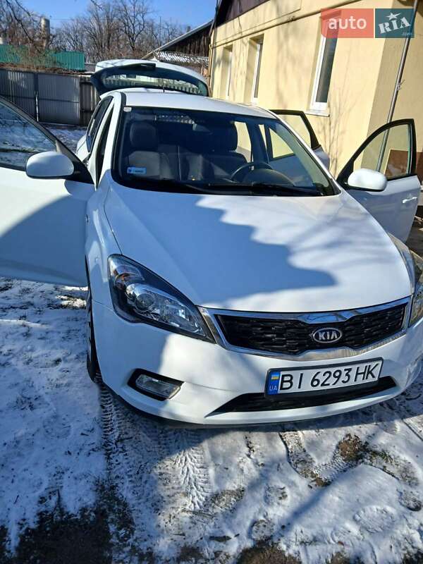 Хэтчбек Kia Ceed 2012 в Полтаве