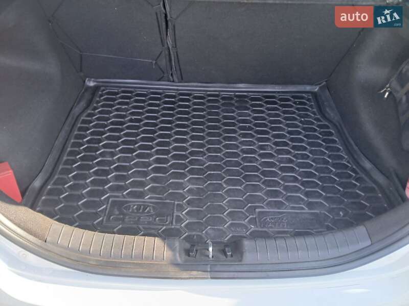 Хэтчбек Kia Ceed 2012 в Полтаве