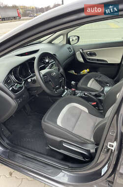 Хетчбек Kia Ceed 2013 в 