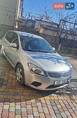 Хэтчбек Kia Ceed 2009 в 