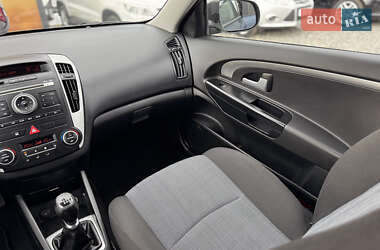 Хэтчбек Kia Ceed 2011 в Стрые