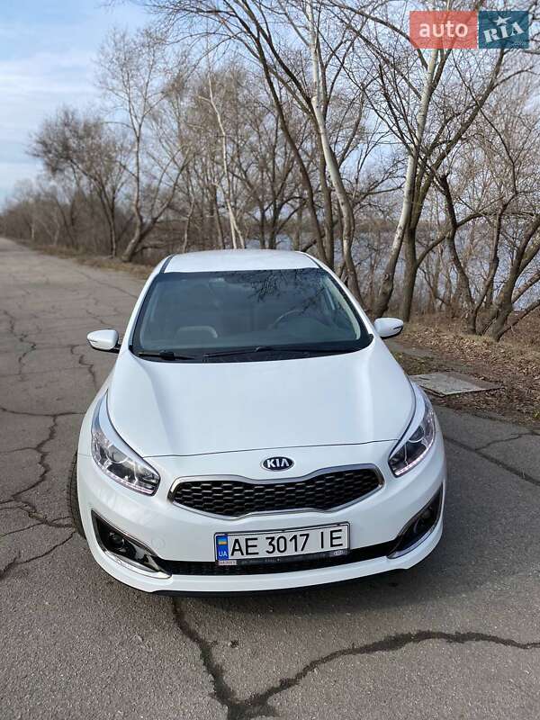 Хетчбек Kia Ceed 2017 в Дніпрі