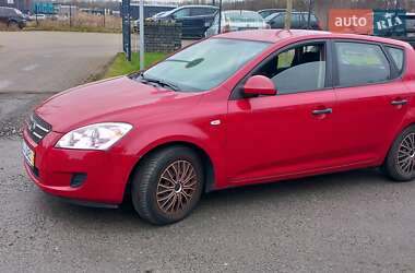 Хэтчбек Kia Ceed 2007 в 