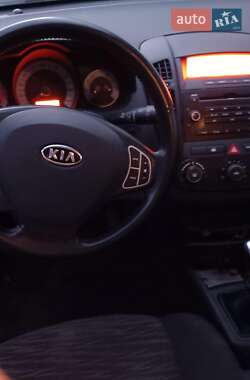 Хэтчбек Kia Ceed 2007 в 