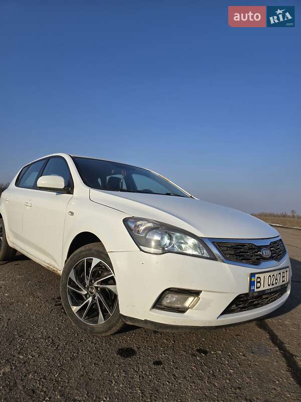 Хетчбек Kia Ceed 2010 в Зіньківі