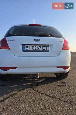 Хэтчбек Kia Ceed 2010 в Зенькове