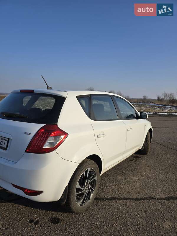 Хетчбек Kia Ceed 2010 в Зіньківі