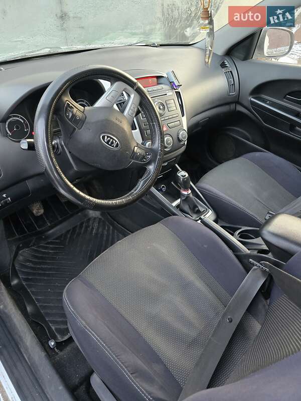 Хетчбек Kia Ceed 2010 в Зіньківі