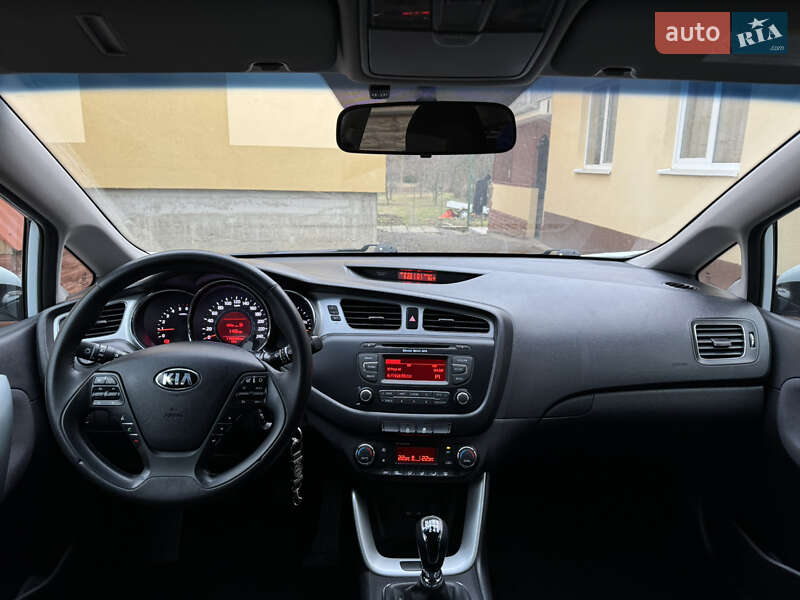 Хэтчбек Kia Ceed 2013 в Ужгороде