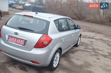 Хэтчбек Kia Ceed 2007 в 