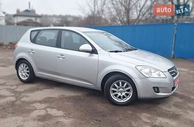 Хэтчбек Kia Ceed 2007 в 