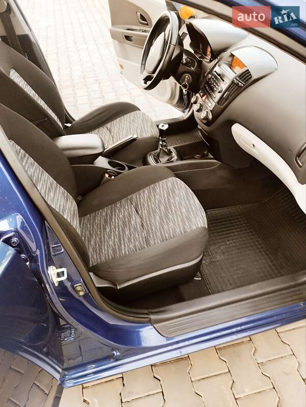 Универсал Kia Ceed 2009 в Измаиле