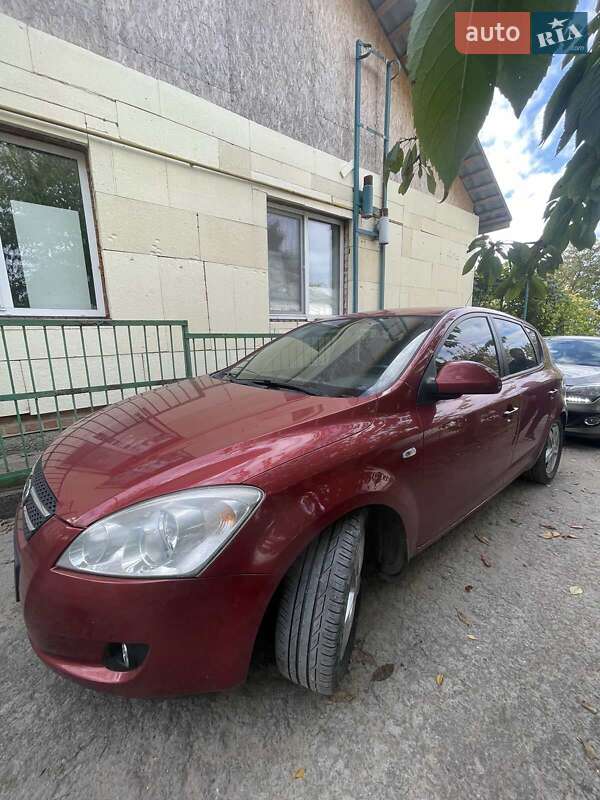 Хэтчбек Kia Ceed 2008 в Запорожье
