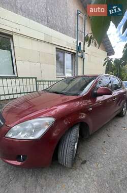 Хетчбек Kia Ceed 2008 в 