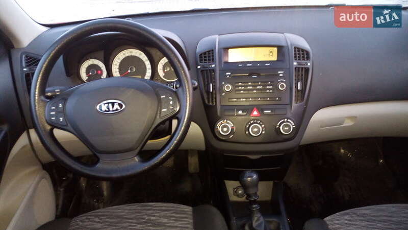 Хэтчбек Kia Ceed 2008 в Сумах