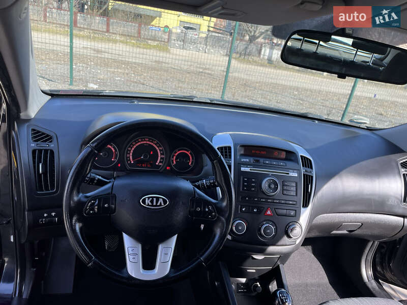 Хэтчбек Kia Ceed 2011 в Черновцах