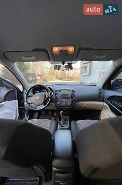 Хэтчбек Kia Ceed 2009 в 
